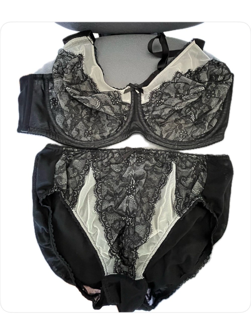 Wacoal Black Lace panty and Underwire Bra Duo